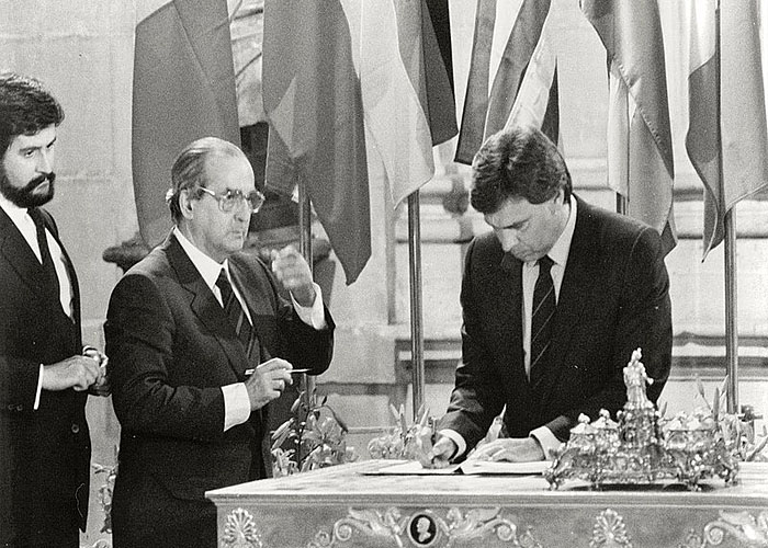 Ф. Гонсалес подписывает договор о присоединении Испании к ЕЭС (1985 г.)