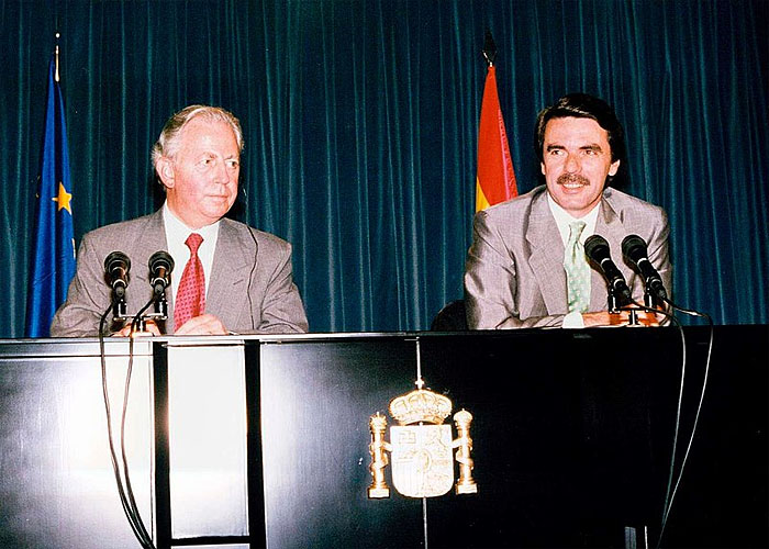 Председатель правительства Испании  Х.М.Аснар на встрече с Президентом Европейского союза Жаком Сантером (1996 г.)